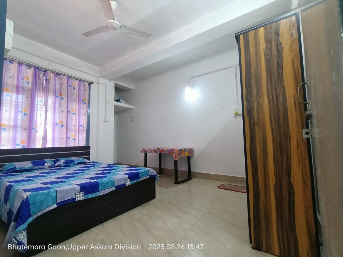 Taj Residency Holiday Homestay -Entire 1Bhk & 2Bhk Private Apartments -Call 767Ooo54Oo Jorhat Bagian luar foto