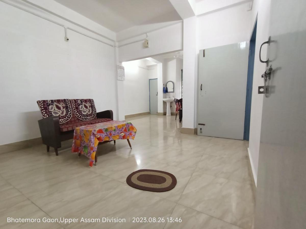 Taj Residency Holiday Homestay -Entire 1Bhk & 2Bhk Private Apartments -Call 767Ooo54Oo Jorhat Bagian luar foto