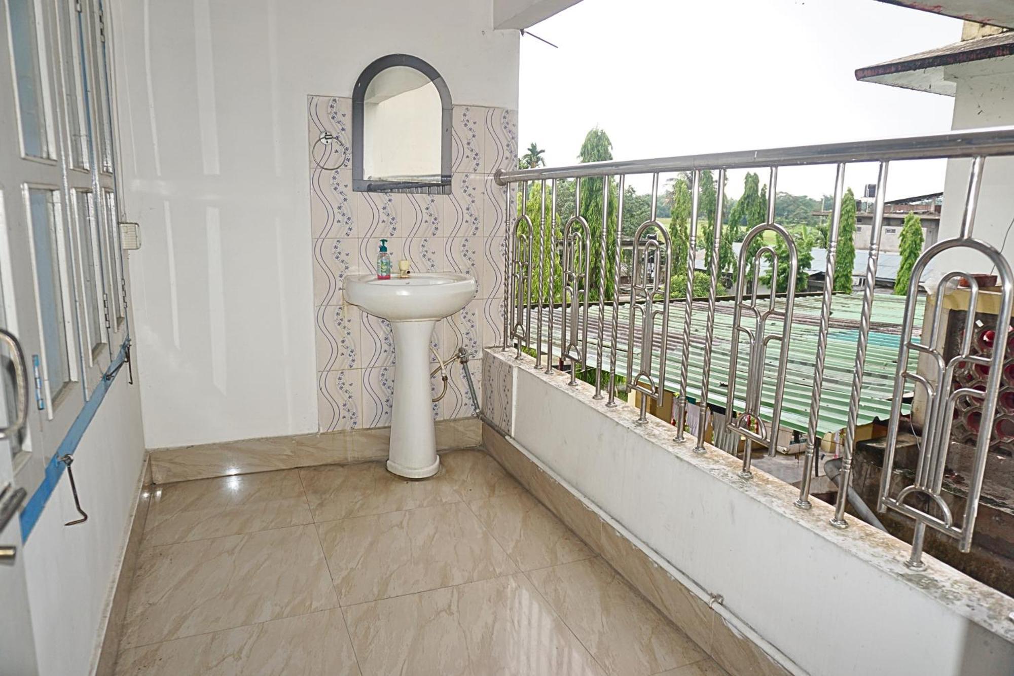 Taj Residency Holiday Homestay -Entire 1Bhk & 2Bhk Private Apartments -Call 767Ooo54Oo Jorhat Bagian luar foto